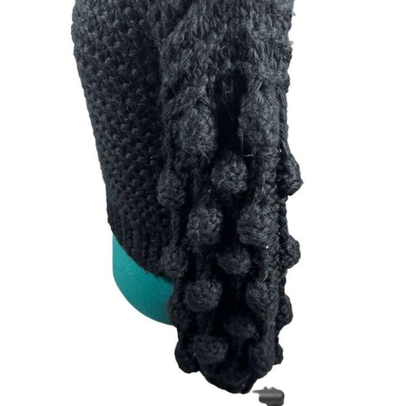 🖤 Black Heavyweight PomPom Small Sweater 🖤 - Picture 4 of 9